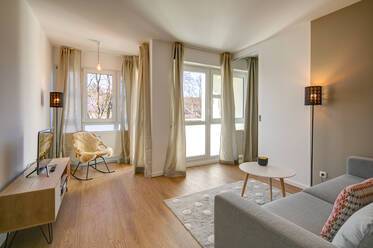 Spacious 1.5-room apartment in vintage design