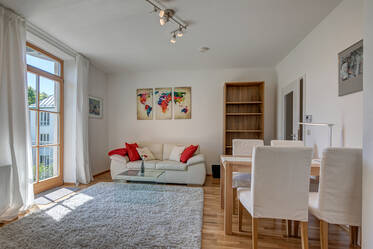 Bright and pretty 1.5-room apartment in Munich-Obersendling, fully furnished with internet and balcony