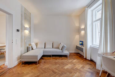 2.5-room period apartment, renovated in 2017