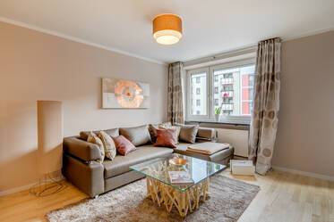 High-quality furnished 4-room apartment near Bonner Platz
