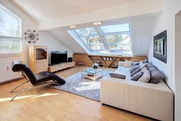 Bright top-floor apartment in Gräfelfing