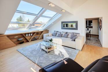 Bright top-floor apartment in Gräfelfing