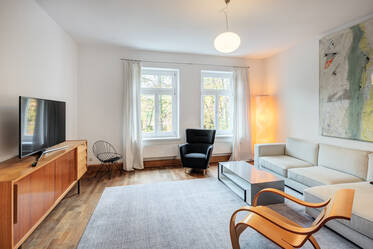 Spacious 5-room apartment nearby the English Garden