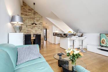 Light-flooded, beautiful 2-room attic apartment in Munich-Denning