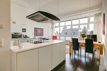 Sunny roof-terrace apartment, east of the city