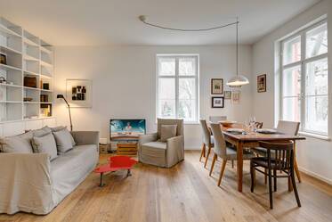 High-quality 2.5-room historic apartment