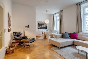 Between Isartor and Gärtnerplatz: furnished 3-room apartment