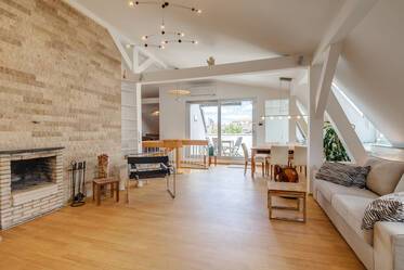 Modern, spacious 2-room maisonette apartment with roof terrace in Munich-Maxvorstadt