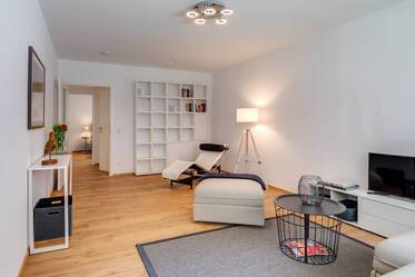 Bonner Platz: Beautiful 2-room apartment, newly furnished in Munich-Schwabing