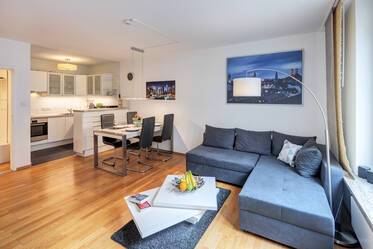 Prime location near Max-Weber-Platz