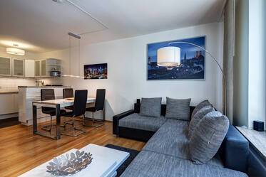 Prime location near Max-Weber-Platz