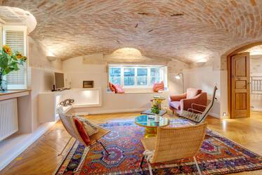 Unique souterrain apartment with vaulted ceilings
