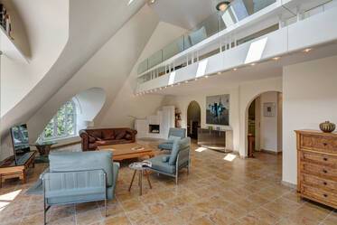 Light-flooded 4.5-room apartment with gallery