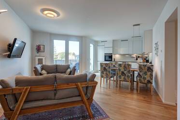 Light-flooded 3-room apartment with two bathrooms