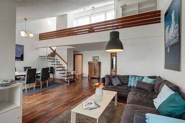 Light-flooded 4.5-room attic apartment in Munich-Thalkirchen