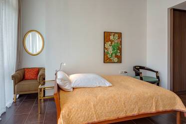 Modern and elegant apartment in central city location
