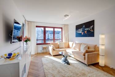 First occupancy after renovation: 3-room apartment near Isar