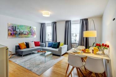 For corporate clients only - Prime location in Lehel at the Thierschplatz