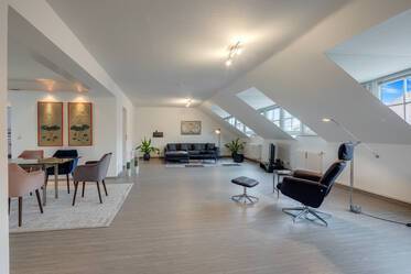 Gärtnerplatz: furnished 3-room attic apartment with balcony