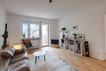Bright, modern 3-room apartment in Munich-Giesing at the Isarauen