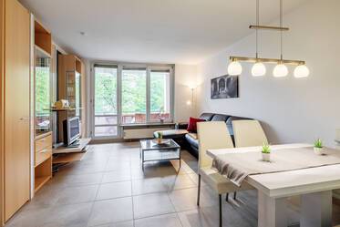 Oberföhring: Furnished family apartment in good location
