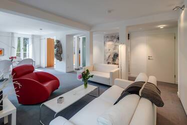 Prime location: High-quality, generous 2-room roof terrace apartment