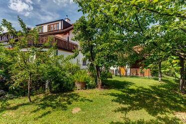 Townhouse with garden and sauna