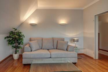 Furnished top floor apartment in Oberföhring