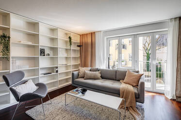 Great location in Schwabing, with large balcony