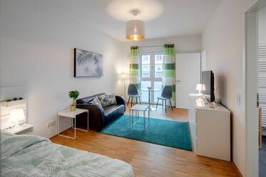 NEW BUILDING: first occupancy near Pariser Platz