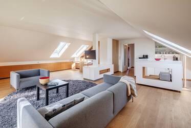 Großhadern: luxuriously furnished attic apartment