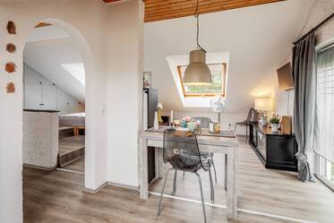 Very attractively furnished attic apartment in Moosach
