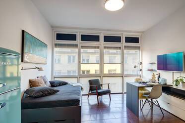 First occupation: Bright apartment in the heart of the city