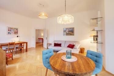 Vintage building apartment - near English Garden