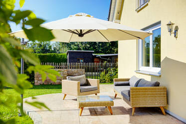 Sunny family house in quiet and green outskirt