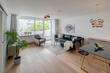 Bright 2-room apartment with lage west-facing balcony