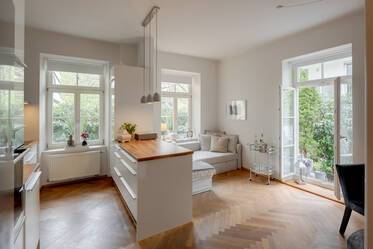 Beautiful apartment in vintage building with garden