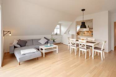 Very attractively furnished attic apartment in Lerchenau