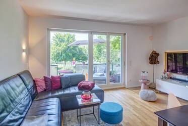 High-quality furnished 3-room apartment with park view