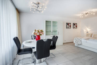 Spacious 1-room apartment in Sendling for rent