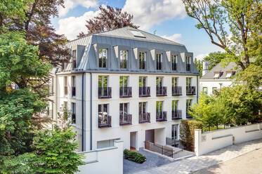 Luxury: beautifully furnished maisonette-gallery apartment in Herzogpark