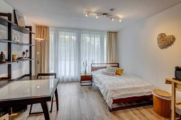 Bright, furnished apartment in Moosach for rent