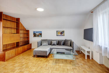 Well-kept attic apartment for rent in Pullach