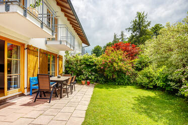 Ideal for families: Spacious semi-detached house with garden in Schäftlarn