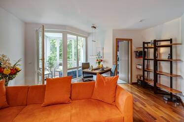 Quiet apartment with a view of the landscaped courtyard