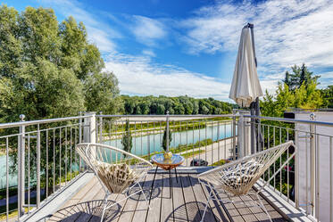 Penthouse apartment with wrap-around terrace and river view