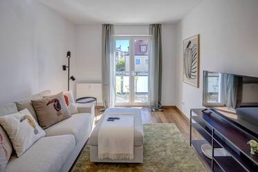 Brightly furnished rental near Aidenbachstraße