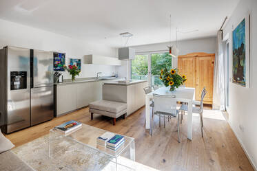 Central location: furnished 3-room rental apartment