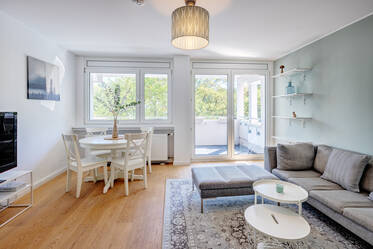 Newly renovated 3-room apartment with south balcony for rent
