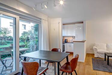Furnished 1.5-room apartment with small garden